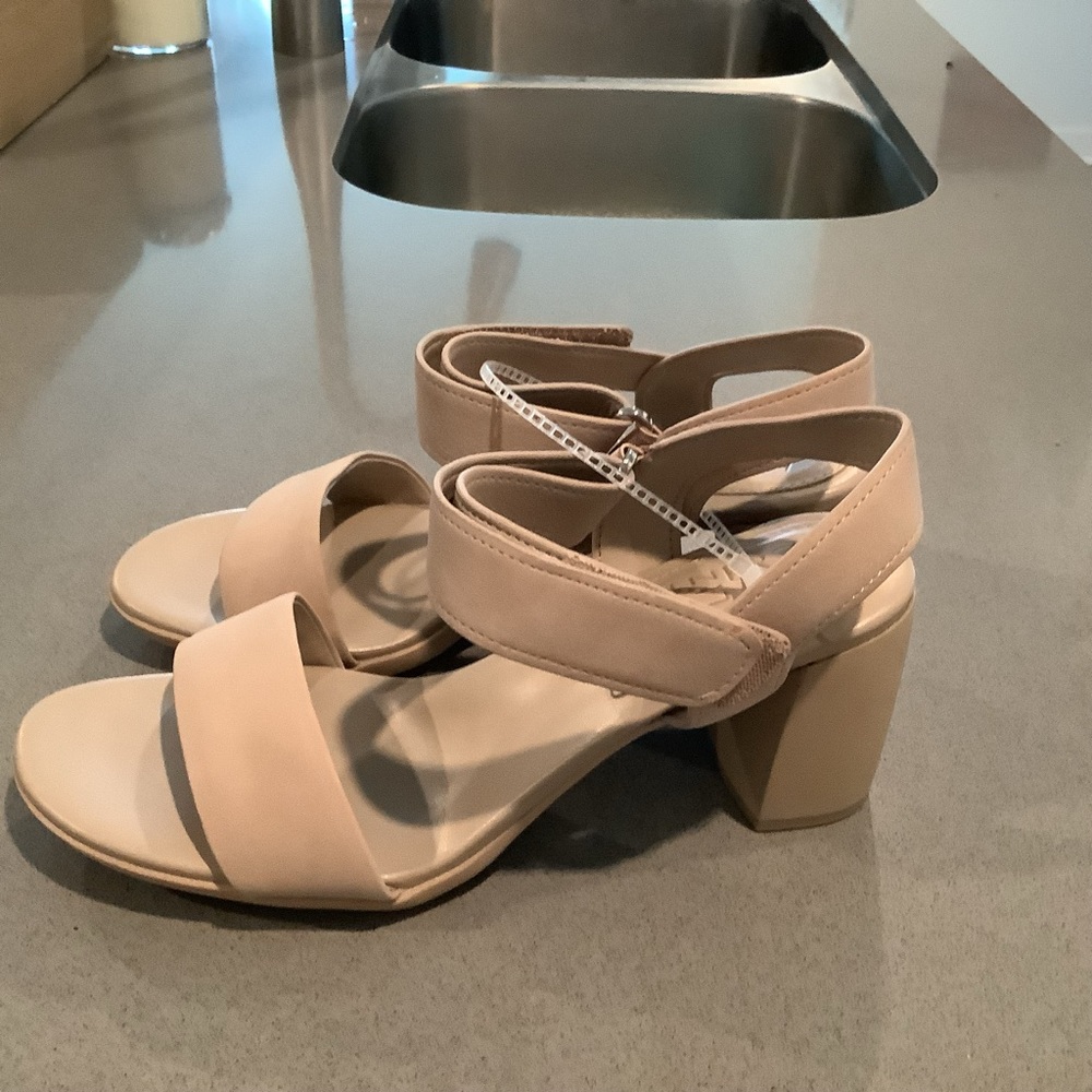 Naturalizer Nxtgen Trace Sandal -Sz 8
